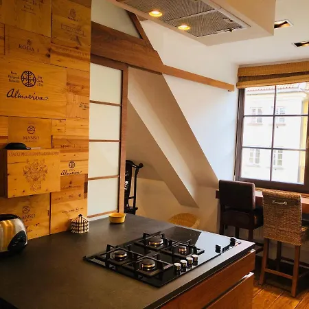 Pola's Loft In Old Town Апартаменты