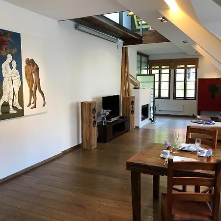 Pola's Loft In Old Town